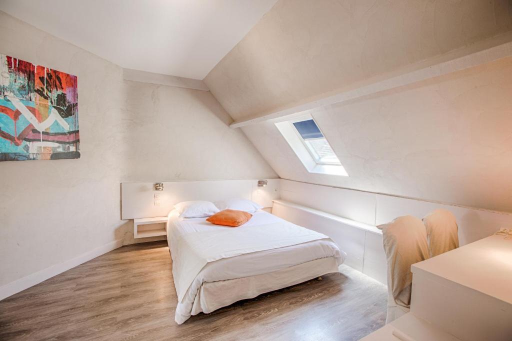 Logis Hotel Restaurant L'Ile De Sees Macé Стая снимка